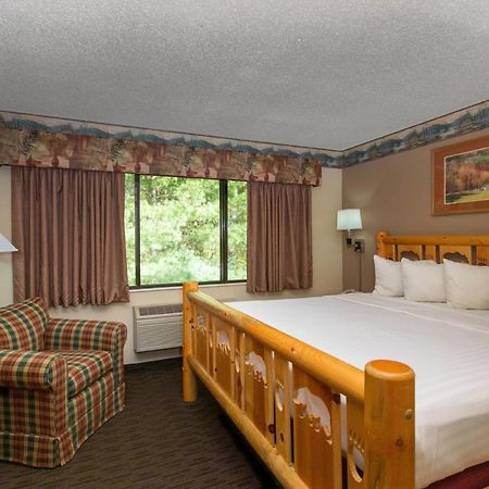 Cobblestone Hotel & Suites - Ladysmith Esterno foto