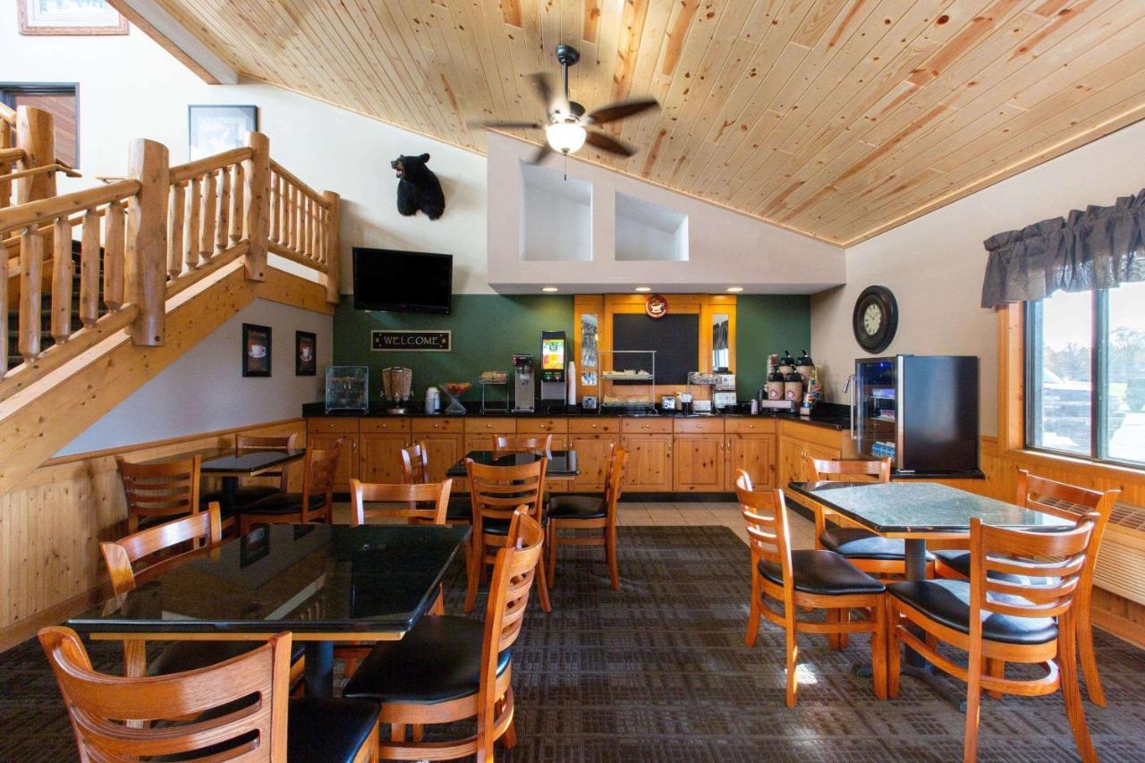 Cobblestone Hotel & Suites - Ladysmith Esterno foto