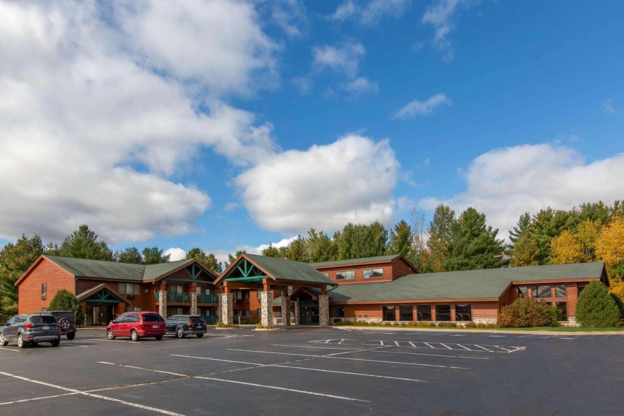 Cobblestone Hotel & Suites - Ladysmith Esterno foto